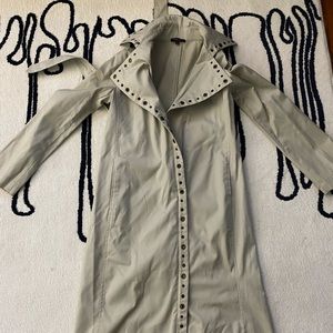 Angela Mele cotton, zippered, grommets, beige trench coat. Size 40 (4-6 US)